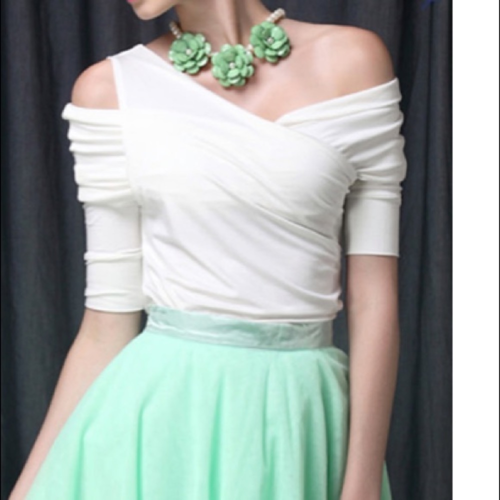 White Elegant Cotton-blend Short Sleeved Top